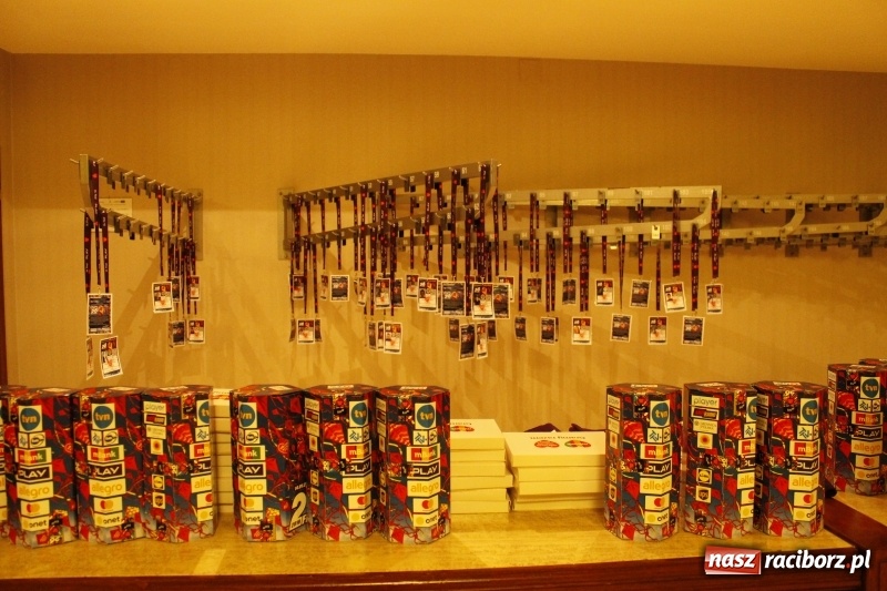 Zdjęcie w galerii na portalu naszraciborz.pl: Wielka Orkiestra Świątecznej Pomocy gra już w Raciborzu. Pierwsze pieniądze przywieziono z Eko-Okien  wiadomości z regionu