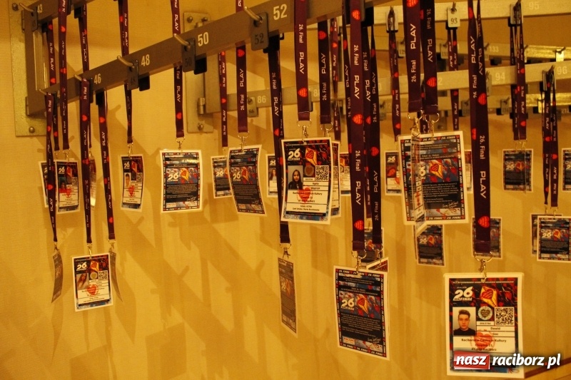 Zdjęcie w galerii na portalu naszraciborz.pl: Wielka Orkiestra Świątecznej Pomocy gra już w Raciborzu. Pierwsze pieniądze przywieziono z Eko-Okien  wiadomości z regionu