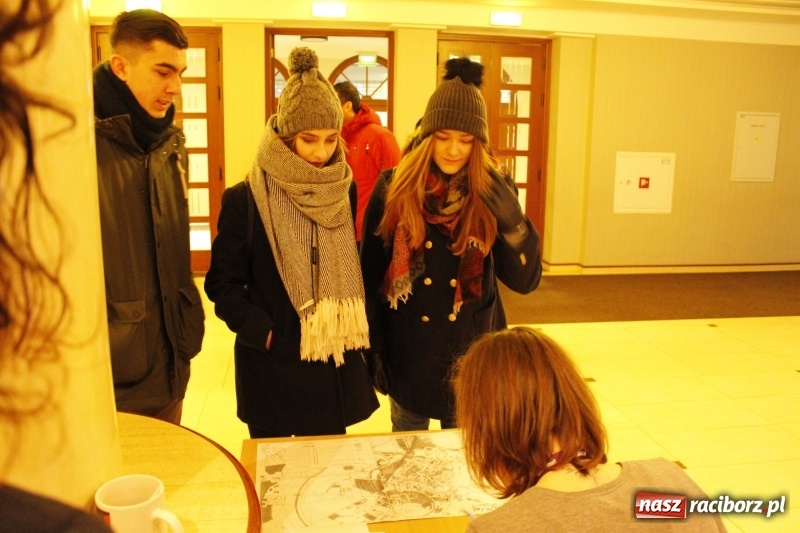 Zdjęcie w galerii na portalu naszraciborz.pl: Wielka Orkiestra Świątecznej Pomocy gra już w Raciborzu. Pierwsze pieniądze przywieziono z Eko-Okien  wiadomości z regionu