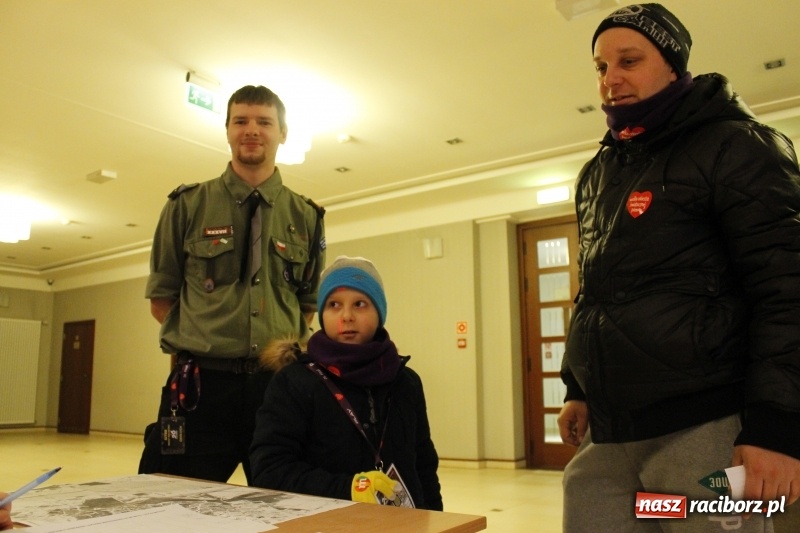 Zdjęcie w galerii na portalu naszraciborz.pl: Wielka Orkiestra Świątecznej Pomocy gra już w Raciborzu. Pierwsze pieniądze przywieziono z Eko-Okien  wiadomości z regionu