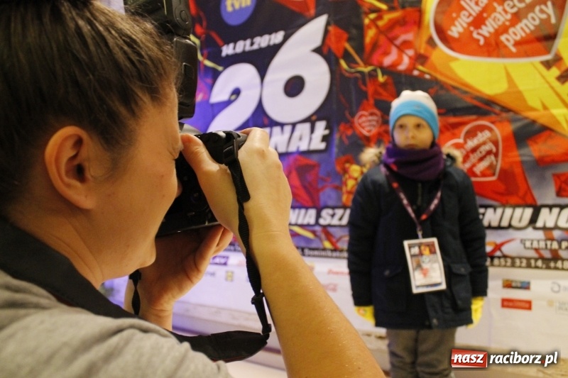 Zdjęcie w galerii na portalu naszraciborz.pl: Wielka Orkiestra Świątecznej Pomocy gra już w Raciborzu. Pierwsze pieniądze przywieziono z Eko-Okien  wiadomości z regionu