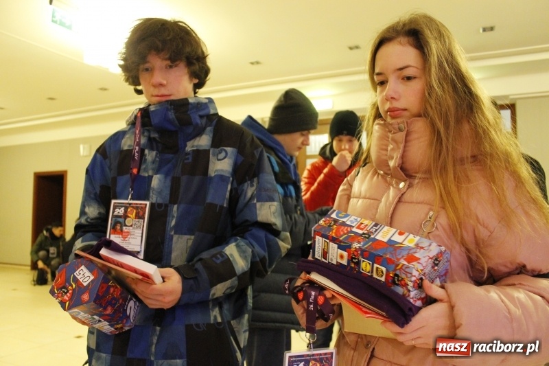 Zdjęcie w galerii na portalu naszraciborz.pl: Wielka Orkiestra Świątecznej Pomocy gra już w Raciborzu. Pierwsze pieniądze przywieziono z Eko-Okien  wiadomości z regionu