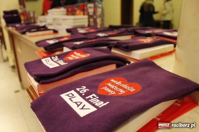 Zdjęcie w galerii na portalu naszraciborz.pl: Wielka Orkiestra Świątecznej Pomocy gra już w Raciborzu. Pierwsze pieniądze przywieziono z Eko-Okien  wiadomości z regionu