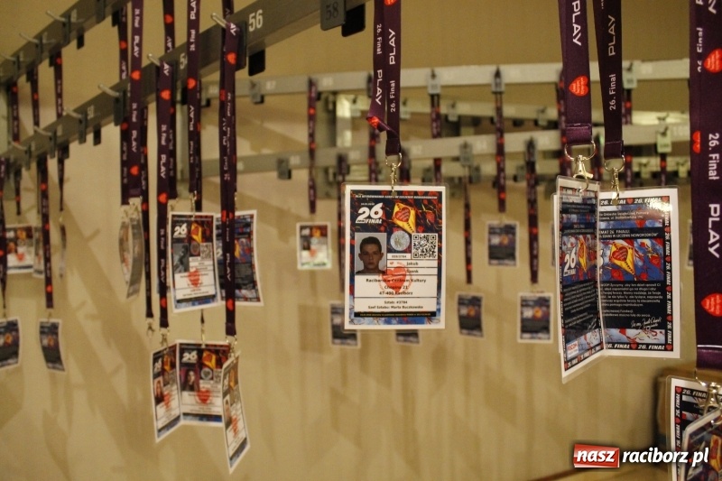 Zdjęcie w galerii na portalu naszraciborz.pl: Wielka Orkiestra Świątecznej Pomocy gra już w Raciborzu. Pierwsze pieniądze przywieziono z Eko-Okien  wiadomości z regionu