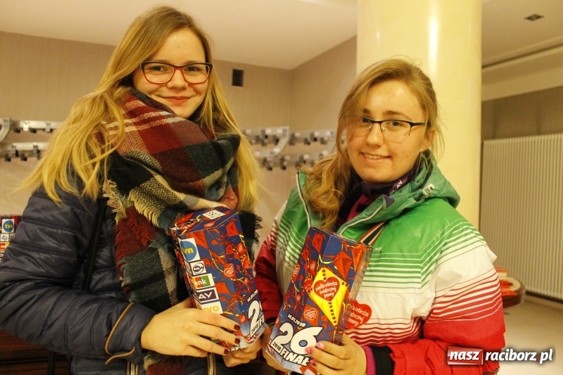 Zdjęcie w galerii na portalu naszraciborz.pl: Wielka Orkiestra Świątecznej Pomocy gra już w Raciborzu. Pierwsze pieniądze przywieziono z Eko-Okien  wiadomości z regionu