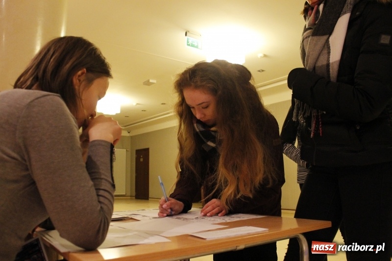 Zdjęcie w galerii na portalu naszraciborz.pl: Wielka Orkiestra Świątecznej Pomocy gra już w Raciborzu. Pierwsze pieniądze przywieziono z Eko-Okien  wiadomości z regionu