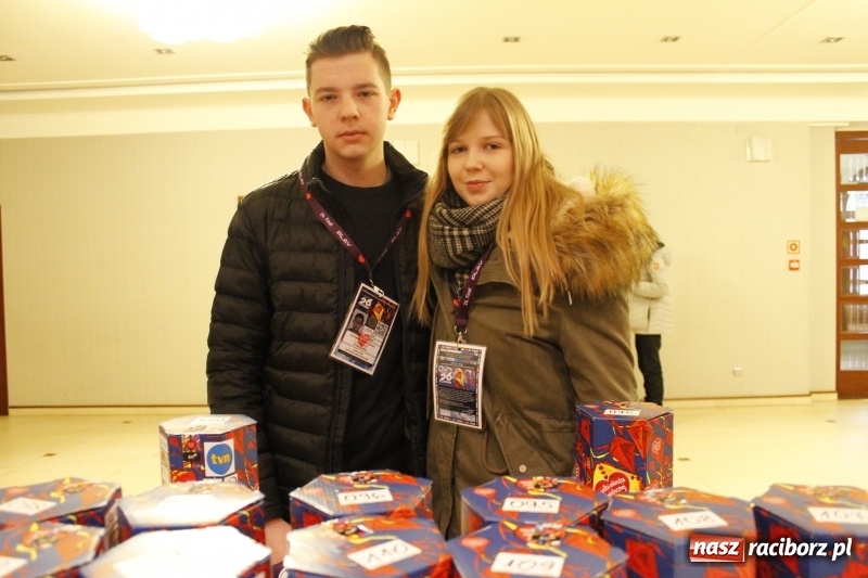 Zdjęcie w galerii na portalu naszraciborz.pl: Wielka Orkiestra Świątecznej Pomocy gra już w Raciborzu. Pierwsze pieniądze przywieziono z Eko-Okien  wiadomości z regionu