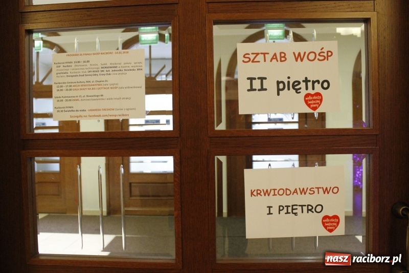 Zdjęcie w galerii na portalu naszraciborz.pl: Wielka Orkiestra Świątecznej Pomocy gra już w Raciborzu. Pierwsze pieniądze przywieziono z Eko-Okien  wiadomości z regionu