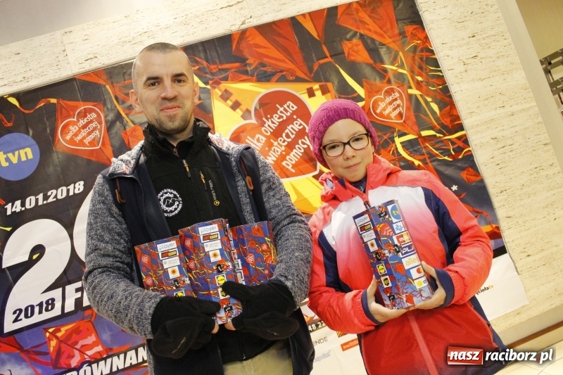 Zdjęcie w galerii na portalu naszraciborz.pl: Wielka Orkiestra Świątecznej Pomocy gra już w Raciborzu. Pierwsze pieniądze przywieziono z Eko-Okien  wiadomości z regionu