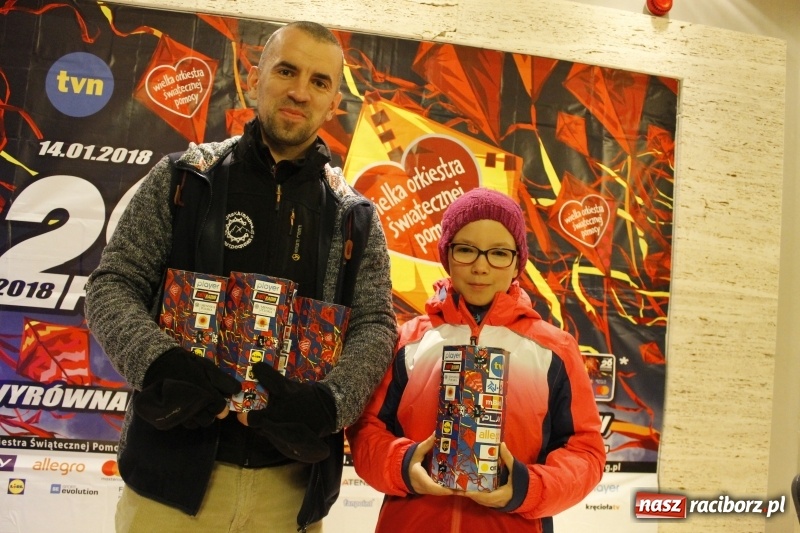 Zdjęcie w galerii na portalu naszraciborz.pl: Wielka Orkiestra Świątecznej Pomocy gra już w Raciborzu. Pierwsze pieniądze przywieziono z Eko-Okien  wiadomości z regionu