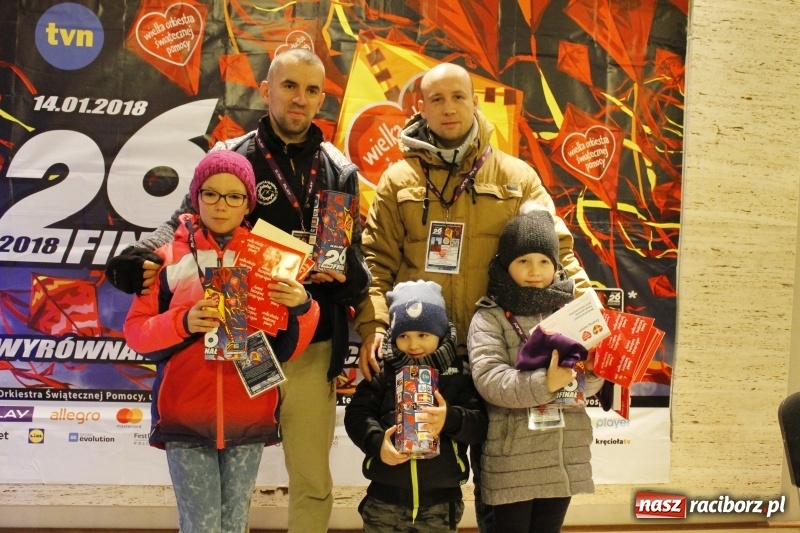 Zdjęcie w galerii na portalu naszraciborz.pl: Wielka Orkiestra Świątecznej Pomocy gra już w Raciborzu. Pierwsze pieniądze przywieziono z Eko-Okien  wiadomości z regionu