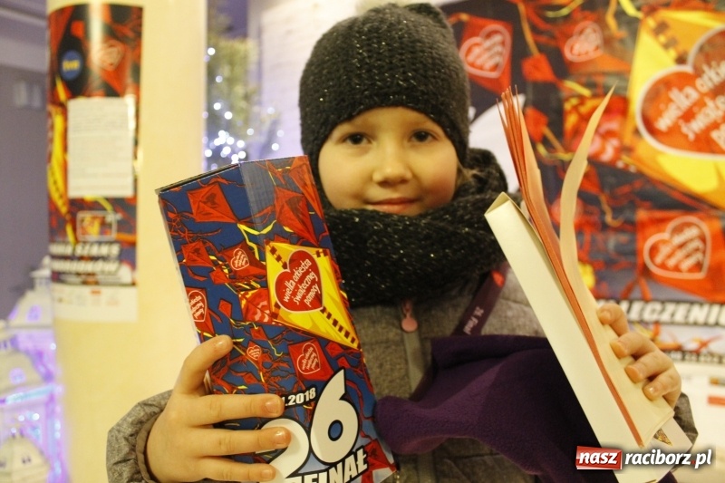 Zdjęcie w galerii na portalu naszraciborz.pl: Wielka Orkiestra Świątecznej Pomocy gra już w Raciborzu. Pierwsze pieniądze przywieziono z Eko-Okien  wiadomości z regionu