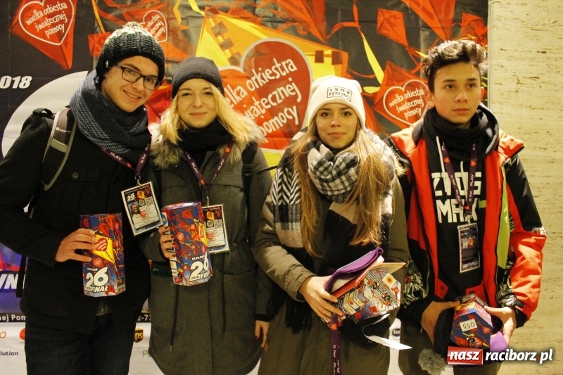 Zdjęcie w galerii na portalu naszraciborz.pl: Wielka Orkiestra Świątecznej Pomocy gra już w Raciborzu. Pierwsze pieniądze przywieziono z Eko-Okien  wiadomości z regionu