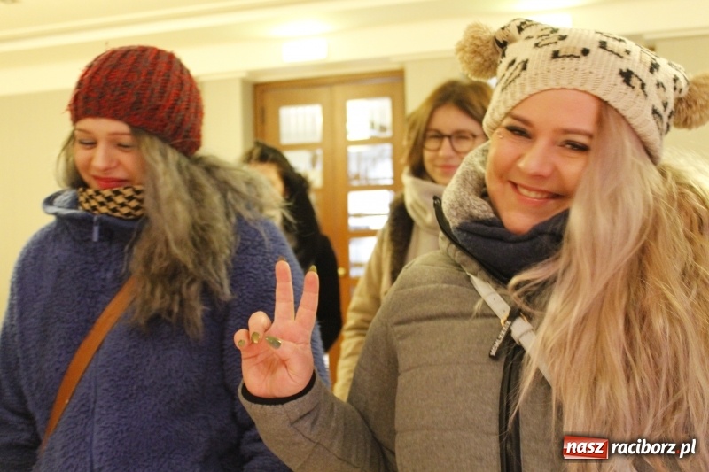 Zdjęcie w galerii na portalu naszraciborz.pl: Wielka Orkiestra Świątecznej Pomocy gra już w Raciborzu. Pierwsze pieniądze przywieziono z Eko-Okien  wiadomości z regionu