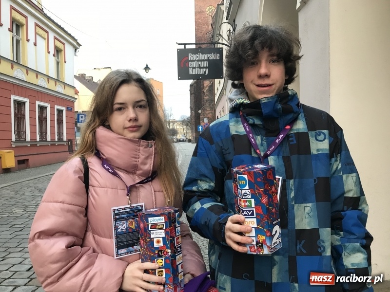 Zdjęcie w galerii na portalu naszraciborz.pl: Wielka Orkiestra Świątecznej Pomocy gra już w Raciborzu. Pierwsze pieniądze przywieziono z Eko-Okien  wiadomości z regionu