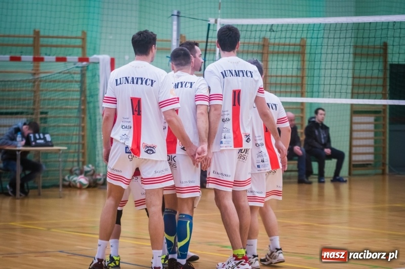 Zdjęcie w galerii na portalu naszraciborz.pl: JP Telebim RLPS: Tie-break w meczu Entera z Lunatykami wiadomości z regionu