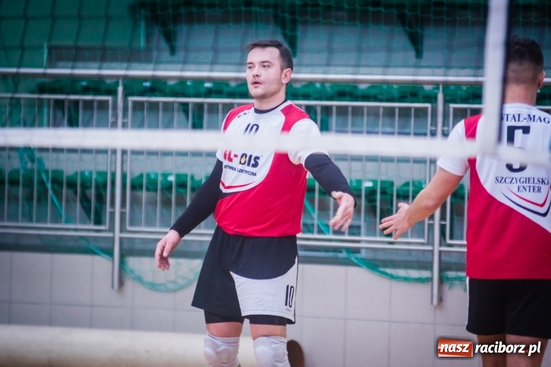 Zdjęcie w galerii na portalu naszraciborz.pl: JP Telebim RLPS: Tie-break w meczu Entera z Lunatykami wiadomości z regionu