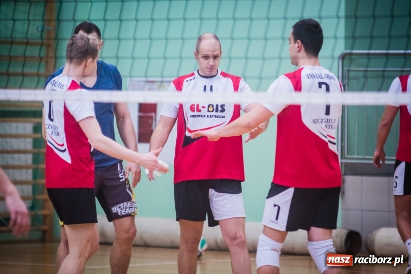 Zdjęcie w galerii na portalu naszraciborz.pl: JP Telebim RLPS: Tie-break w meczu Entera z Lunatykami wiadomości z regionu