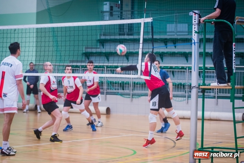 Zdjęcie w galerii na portalu naszraciborz.pl: JP Telebim RLPS: Tie-break w meczu Entera z Lunatykami wiadomości z regionu