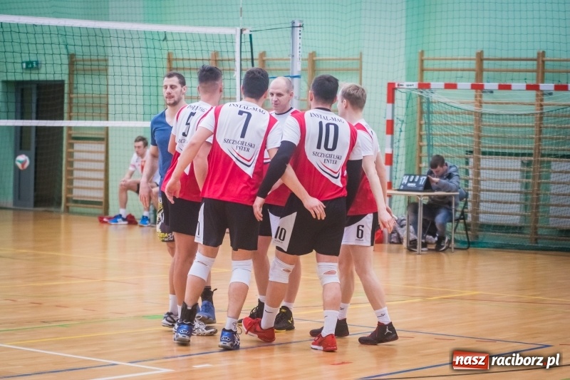 Zdjęcie w galerii na portalu naszraciborz.pl: JP Telebim RLPS: Tie-break w meczu Entera z Lunatykami wiadomości z regionu