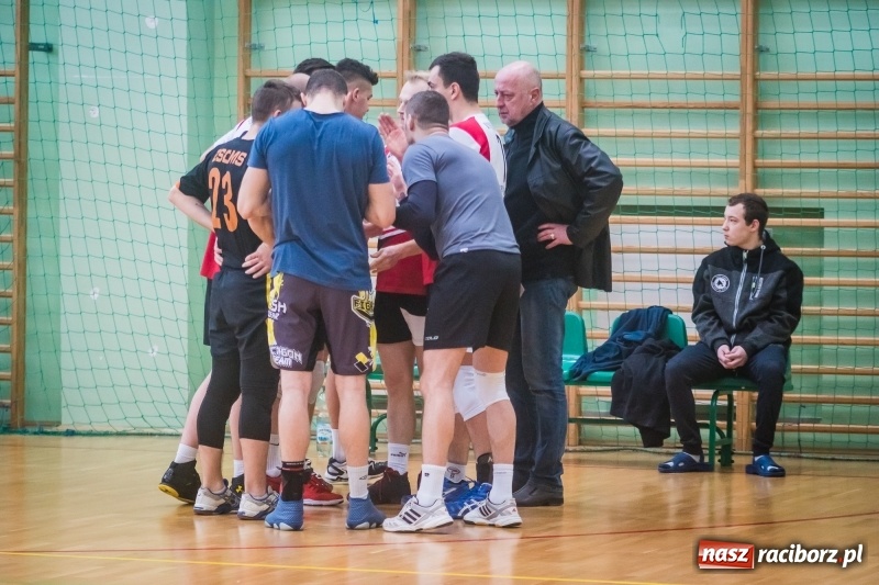 Zdjęcie w galerii na portalu naszraciborz.pl: JP Telebim RLPS: Tie-break w meczu Entera z Lunatykami wiadomości z regionu