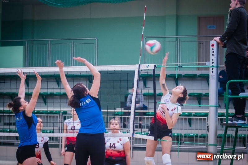 Zdjęcie w galerii na portalu naszraciborz.pl: JP Telebim RLPS: Tie-break w meczu Entera z Lunatykami wiadomości z regionu