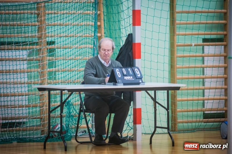 Zdjęcie w galerii na portalu naszraciborz.pl: JP Telebim RLPS: Tie-break w meczu Entera z Lunatykami wiadomości z regionu