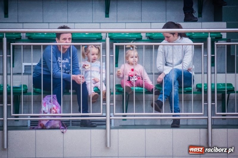 Zdjęcie w galerii na portalu naszraciborz.pl: JP Telebim RLPS: Tie-break w meczu Entera z Lunatykami wiadomości z regionu