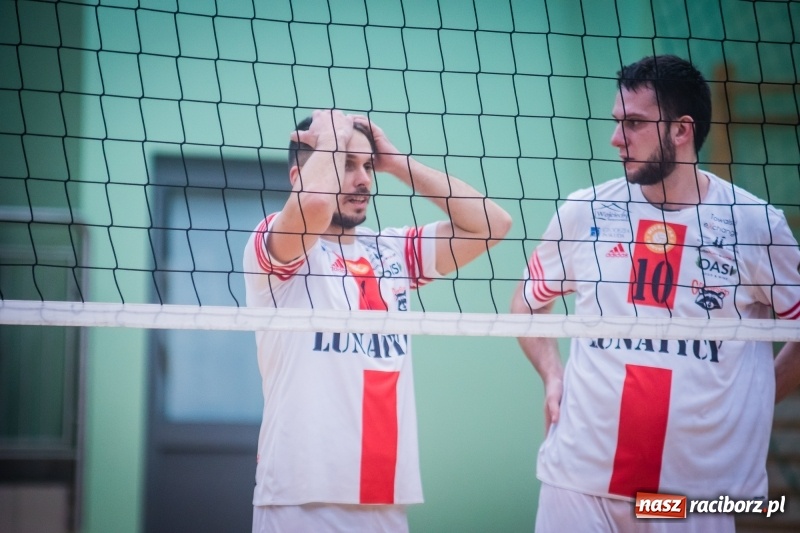 Zdjęcie w galerii na portalu naszraciborz.pl: JP Telebim RLPS: Tie-break w meczu Entera z Lunatykami wiadomości z regionu