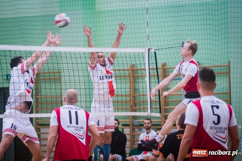 Zdjęcie w galerii na portalu naszraciborz.pl: JP Telebim RLPS: Tie-break w meczu Entera z Lunatykami wiadomości z regionu