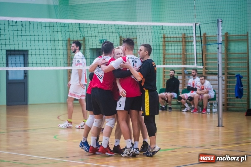 Zdjęcie w galerii na portalu naszraciborz.pl: JP Telebim RLPS: Tie-break w meczu Entera z Lunatykami wiadomości z regionu