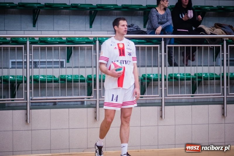 Zdjęcie w galerii na portalu naszraciborz.pl: JP Telebim RLPS: Tie-break w meczu Entera z Lunatykami wiadomości z regionu