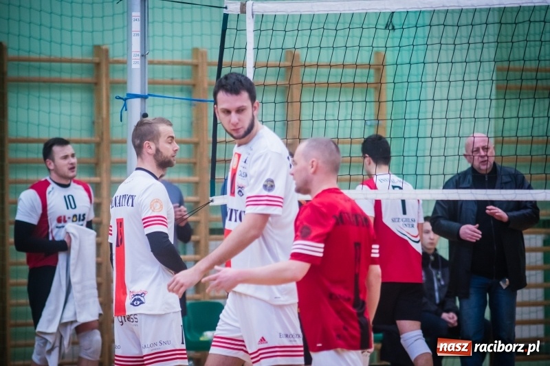 Zdjęcie w galerii na portalu naszraciborz.pl: JP Telebim RLPS: Tie-break w meczu Entera z Lunatykami wiadomości z regionu