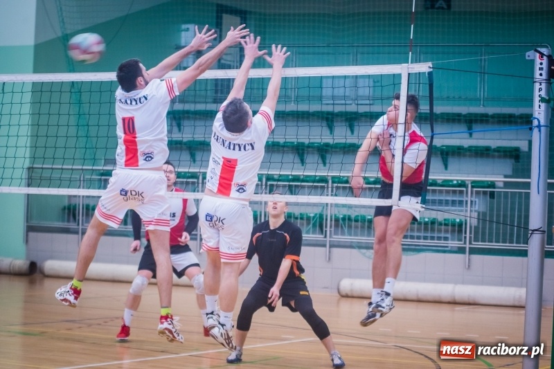 Zdjęcie w galerii na portalu naszraciborz.pl: JP Telebim RLPS: Tie-break w meczu Entera z Lunatykami wiadomości z regionu