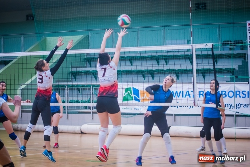 Zdjęcie w galerii na portalu naszraciborz.pl: JP Telebim RLPS: Tie-break w meczu Entera z Lunatykami wiadomości z regionu