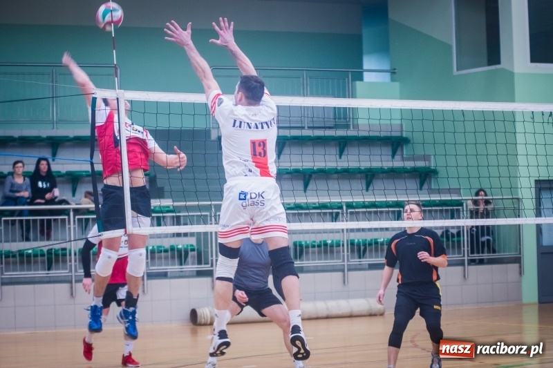 Zdjęcie w galerii na portalu naszraciborz.pl: JP Telebim RLPS: Tie-break w meczu Entera z Lunatykami wiadomości z regionu