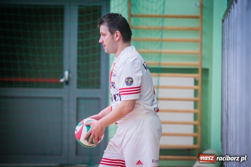 Zdjęcie w galerii na portalu naszraciborz.pl: JP Telebim RLPS: Tie-break w meczu Entera z Lunatykami wiadomości z regionu