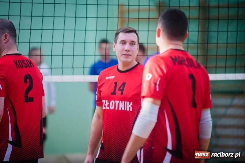 Zdjęcie w galerii na portalu naszraciborz.pl: JP Telebim RLPS: Tie-break w meczu Entera z Lunatykami wiadomości z regionu