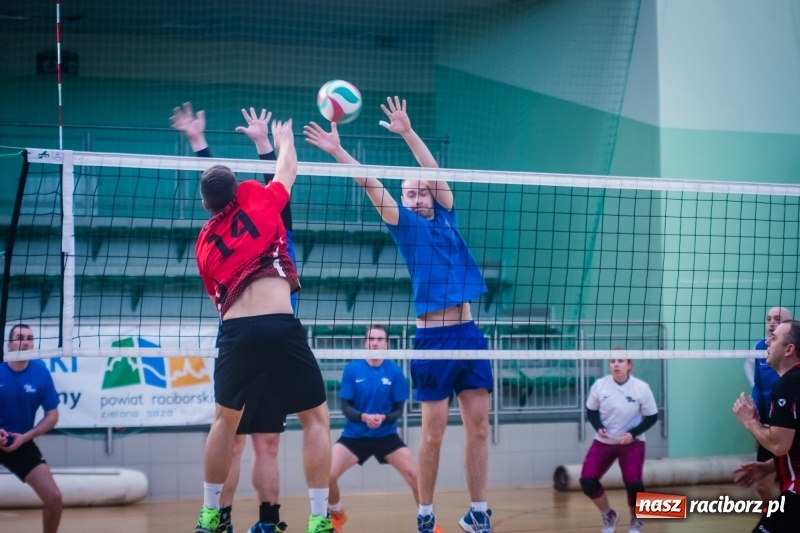 Zdjęcie w galerii na portalu naszraciborz.pl: JP Telebim RLPS: Tie-break w meczu Entera z Lunatykami wiadomości z regionu
