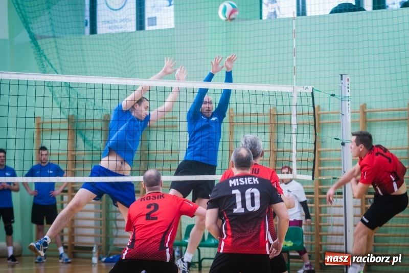 Zdjęcie w galerii na portalu naszraciborz.pl: JP Telebim RLPS: Tie-break w meczu Entera z Lunatykami wiadomości z regionu