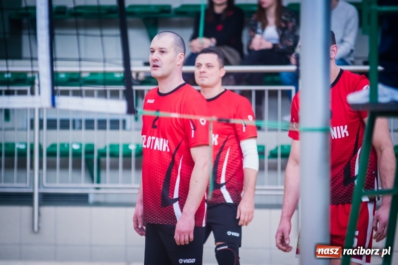 Zdjęcie w galerii na portalu naszraciborz.pl: JP Telebim RLPS: Tie-break w meczu Entera z Lunatykami wiadomości z regionu
