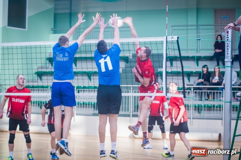Zdjęcie w galerii na portalu naszraciborz.pl: JP Telebim RLPS: Tie-break w meczu Entera z Lunatykami wiadomości z regionu