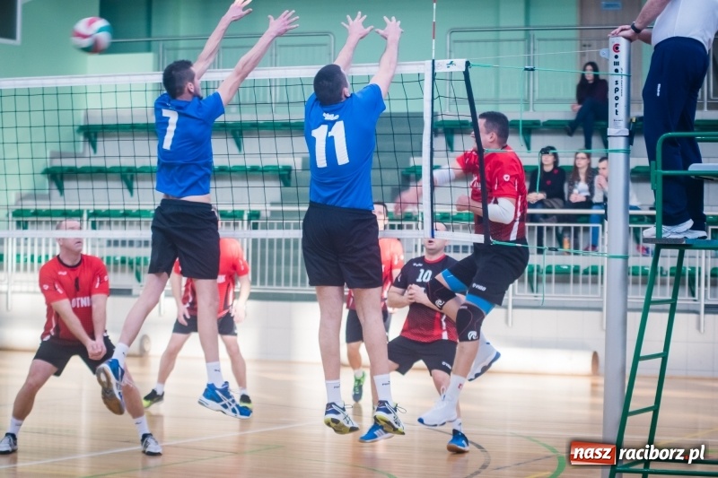 Zdjęcie w galerii na portalu naszraciborz.pl: JP Telebim RLPS: Tie-break w meczu Entera z Lunatykami wiadomości z regionu