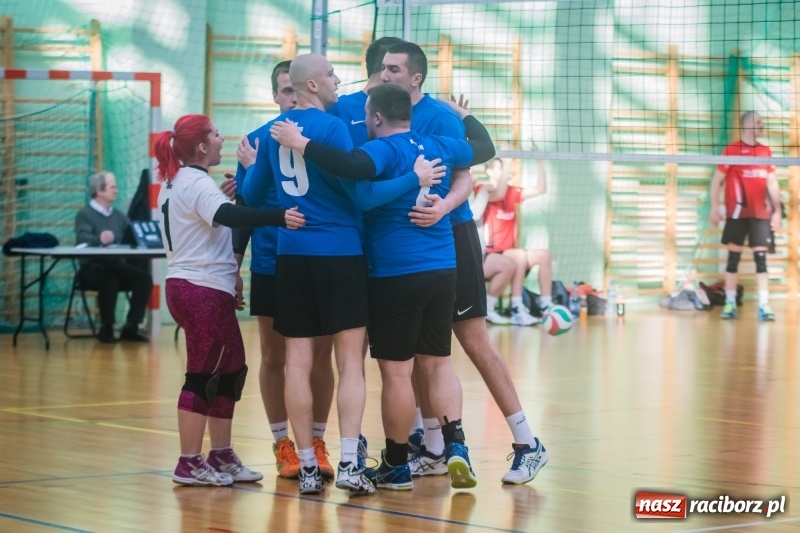 Zdjęcie w galerii na portalu naszraciborz.pl: JP Telebim RLPS: Tie-break w meczu Entera z Lunatykami wiadomości z regionu