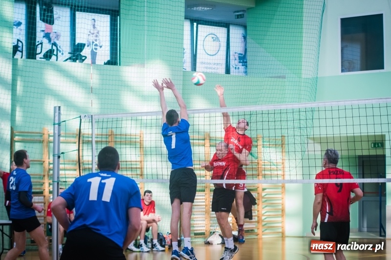 Zdjęcie w galerii na portalu naszraciborz.pl: JP Telebim RLPS: Tie-break w meczu Entera z Lunatykami wiadomości z regionu