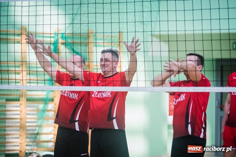 Zdjęcie w galerii na portalu naszraciborz.pl: JP Telebim RLPS: Tie-break w meczu Entera z Lunatykami wiadomości z regionu