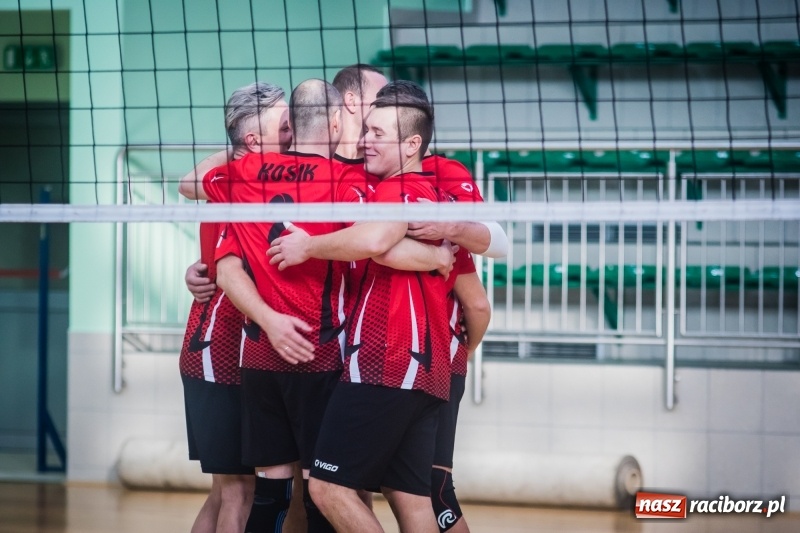 Zdjęcie w galerii na portalu naszraciborz.pl: JP Telebim RLPS: Tie-break w meczu Entera z Lunatykami wiadomości z regionu