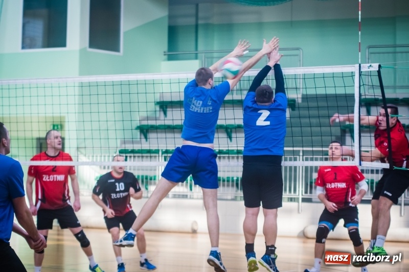 Zdjęcie w galerii na portalu naszraciborz.pl: JP Telebim RLPS: Tie-break w meczu Entera z Lunatykami wiadomości z regionu