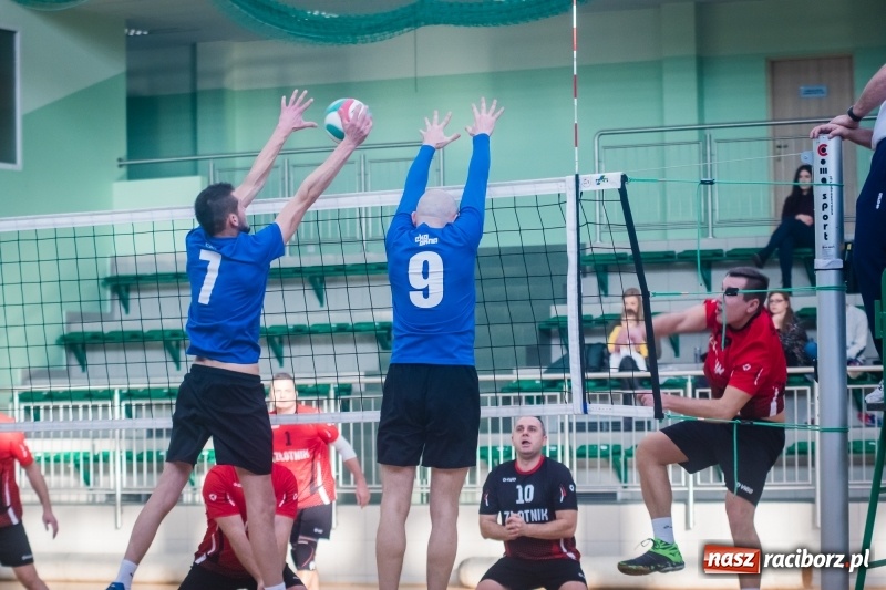 Zdjęcie w galerii na portalu naszraciborz.pl: JP Telebim RLPS: Tie-break w meczu Entera z Lunatykami wiadomości z regionu