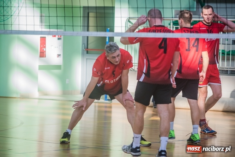 Zdjęcie w galerii na portalu naszraciborz.pl: JP Telebim RLPS: Tie-break w meczu Entera z Lunatykami wiadomości z regionu